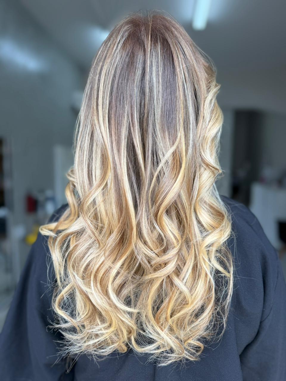 Trabalho de mechas e coloração — Studio Renata Rosa Beauty Concept, Varginha MG e São José dos Campos SP